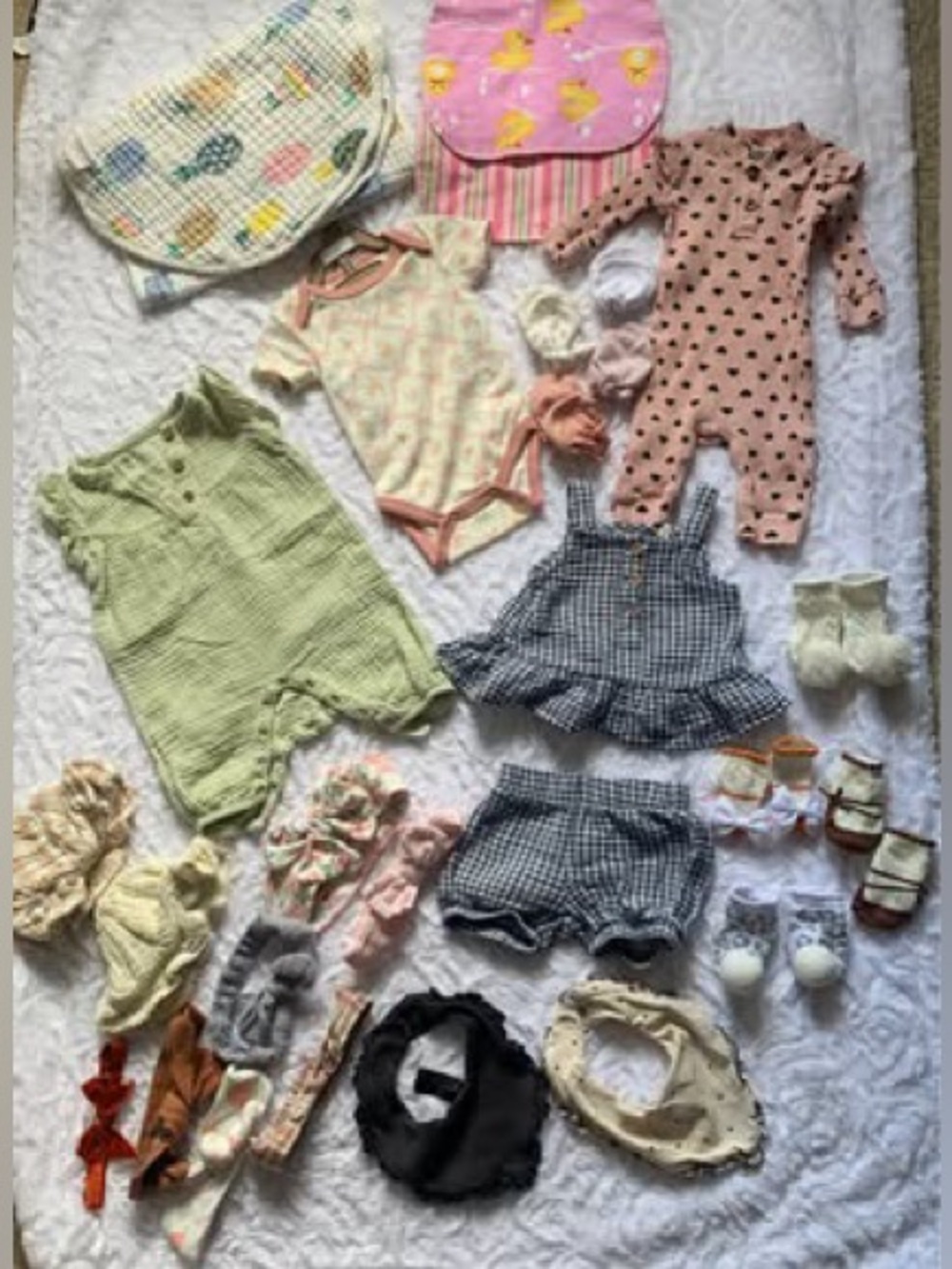 0-3 mo girls lot 26 items
New-like new condition